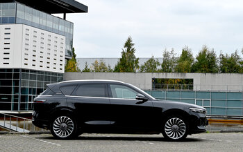 Voyah Free - Zijkant