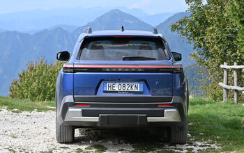 Subaru e-Outback - Recht achter