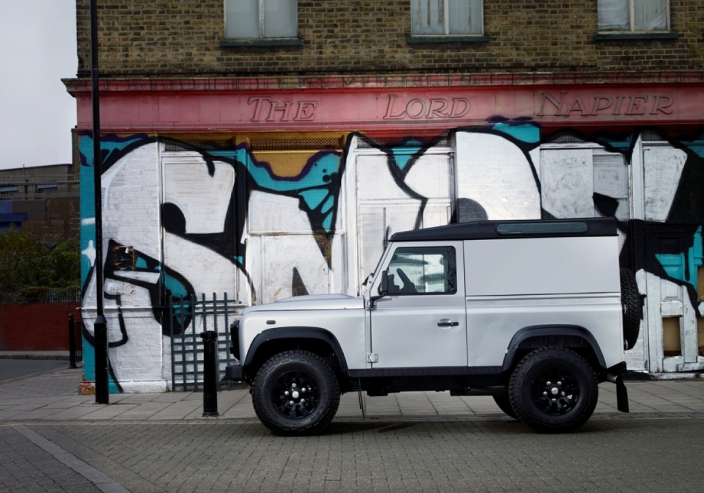Land Rover Defender (1948 - 2018)