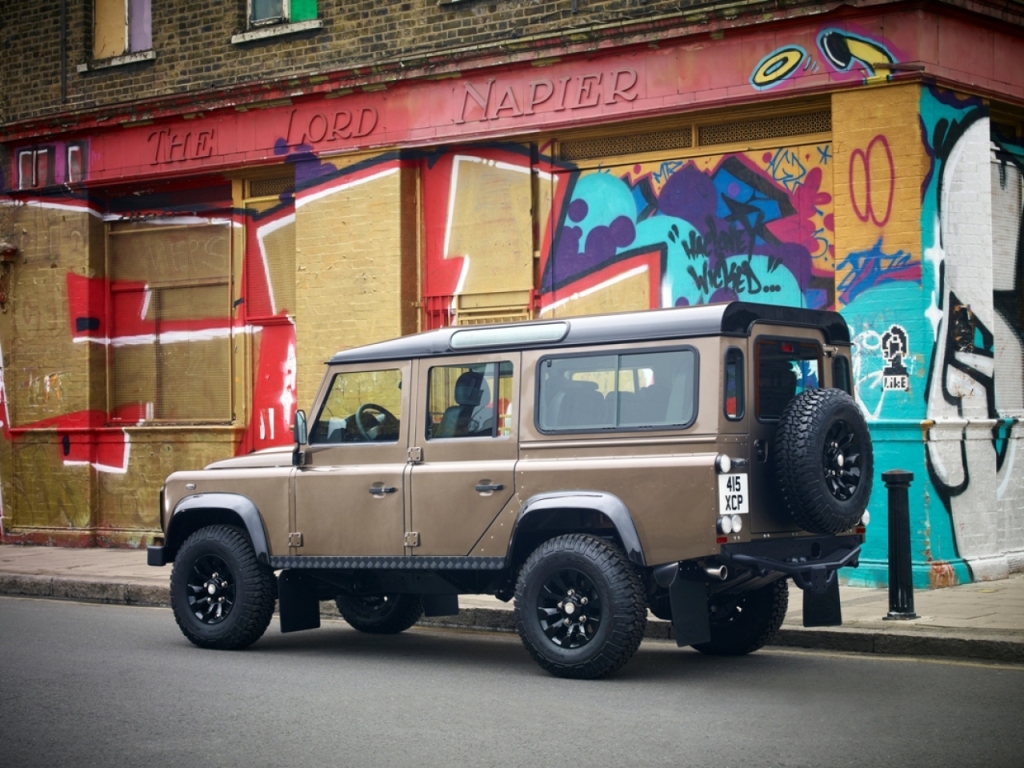 Land Rover Defender (1948 - 2018)