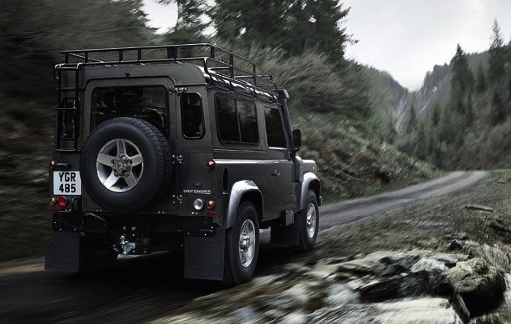 Land Rover Defender (1948 - 2018)