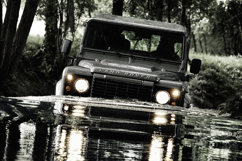 Land Rover Defender (1948 - 2018)