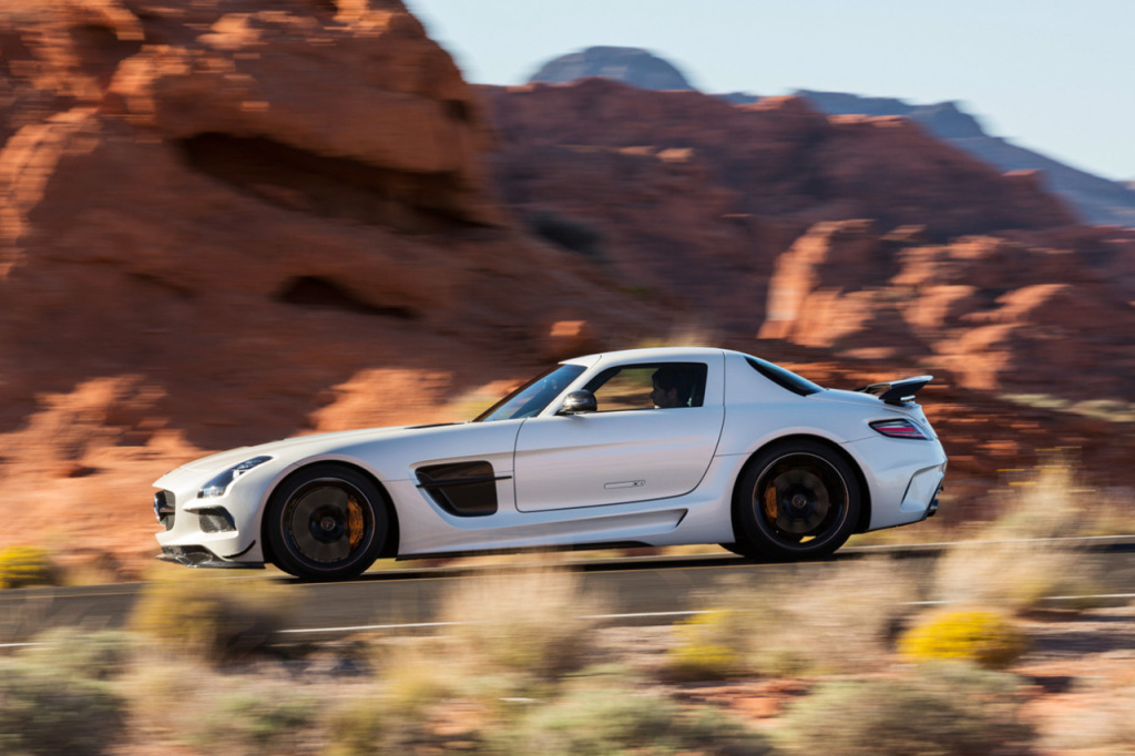 Mercedes-Benz SLS