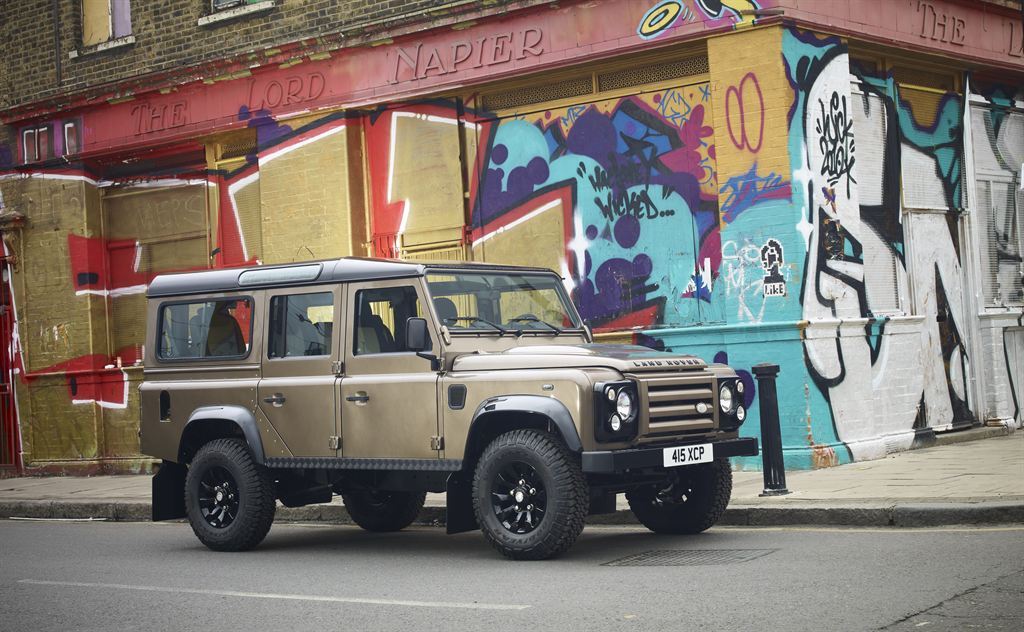 Land Rover Defender (1948 - 2018)