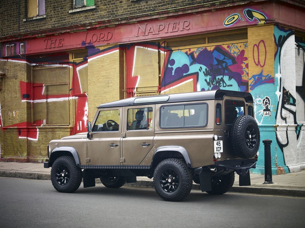 Land Rover Defender (1948 - 2018)