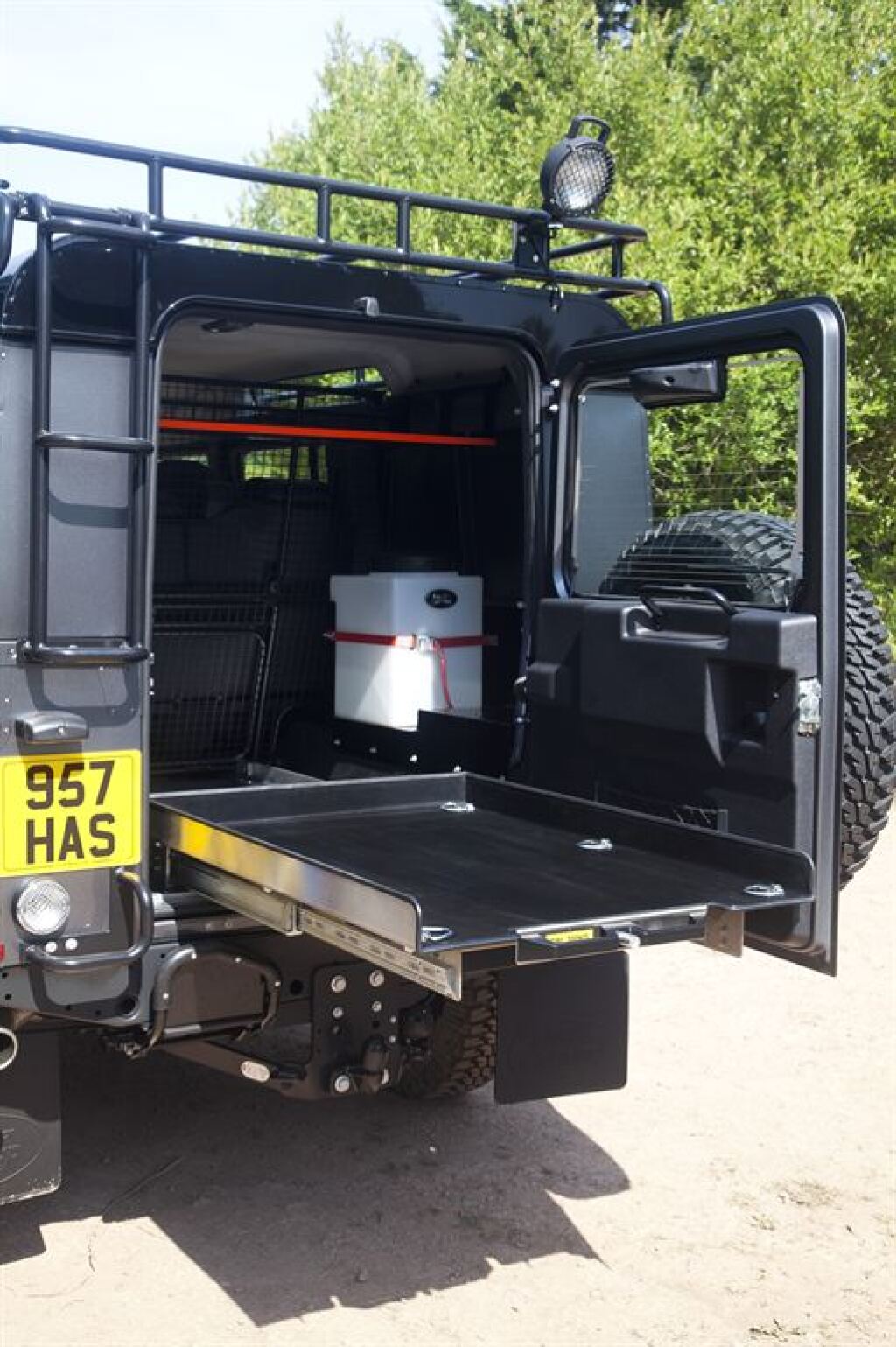 Land Rover Defender (1948 - 2018)