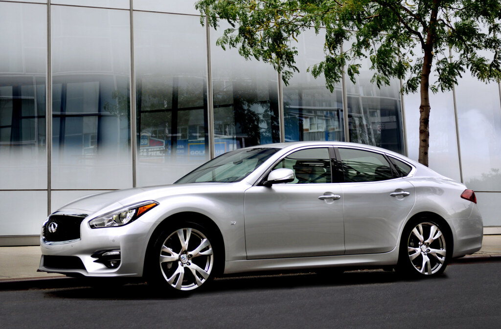 Infiniti Q70