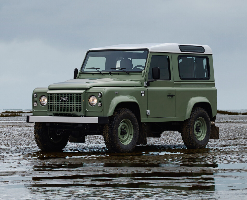 Land Rover Defender (1948 - 2018)