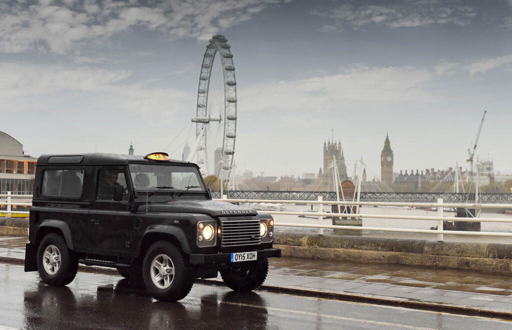 Land Rover Defender (1948 - 2018)