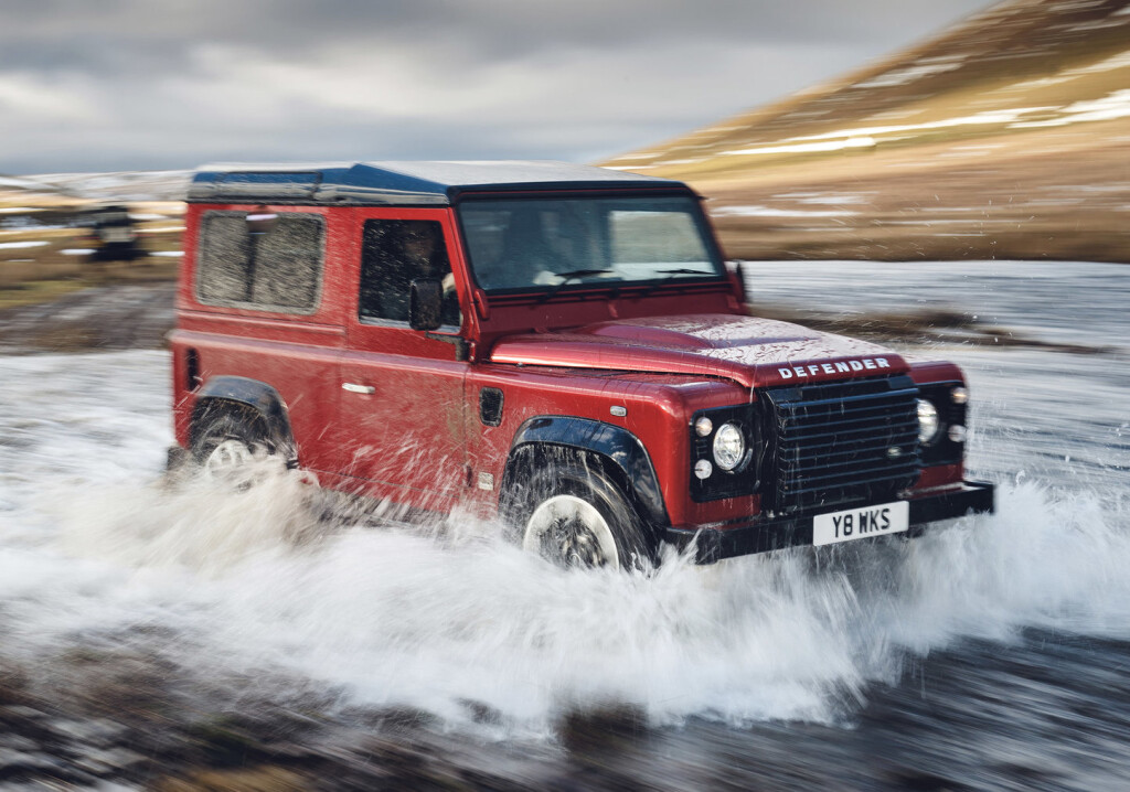 Land Rover Defender (1948 - 2018)