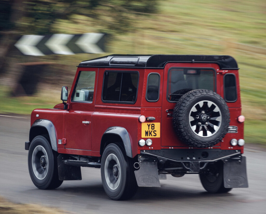 Land Rover Defender (1948 - 2018)