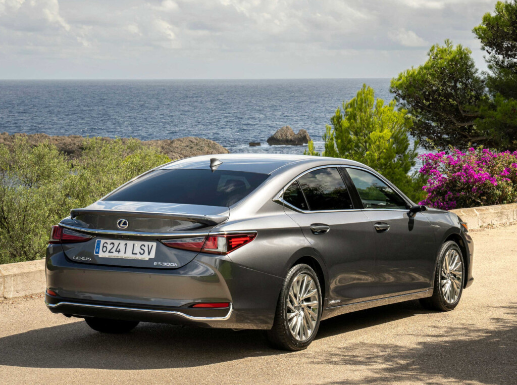 Lexus ES