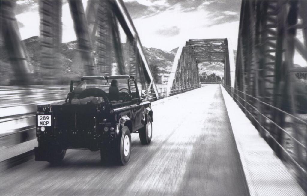 Land Rover Defender (1948 - 2018)