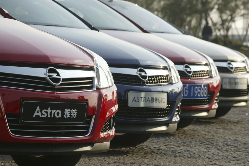 Opel Astra sedan