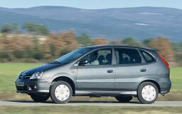 Nissan Almera Tino