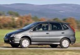 Nissan Almera Tino
