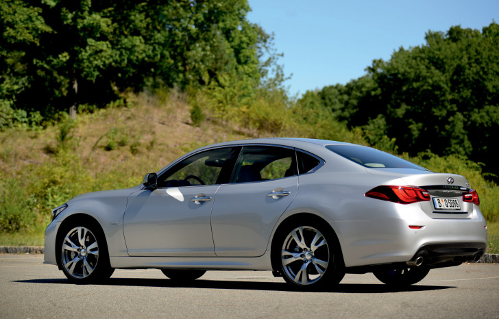 Infiniti Q70