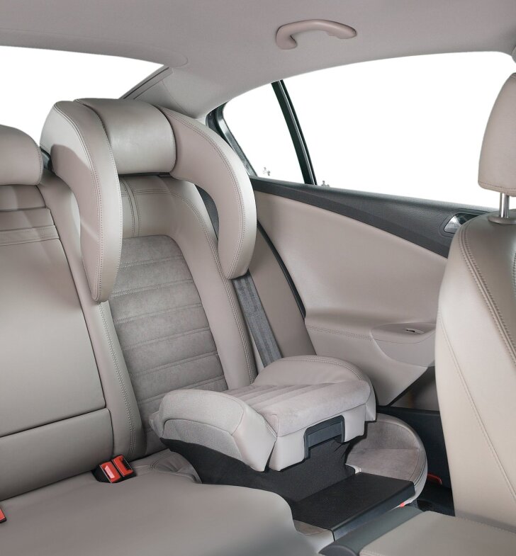 Autozine - Nieuws: Kinderstoeltjes leverbaar voor VW Passat