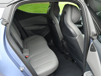 Lynk Co 02 (Achterin)