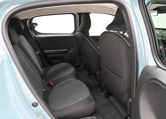 Dacia Spring Achterin