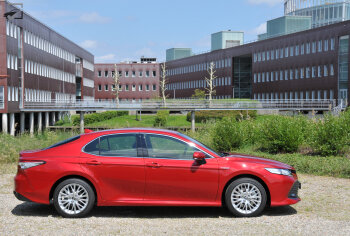 Toyota Camry - Zijkant