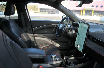 Ford Mustang MACH-E - Interieur doorkijk