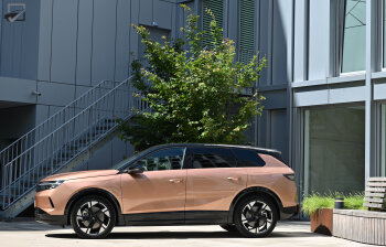 Opel Grandland - Zijkant