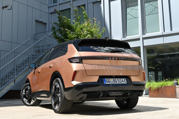 Opel Grandland - Driekwart achter