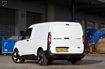 Ford Transit Courier - Driekwart achter
