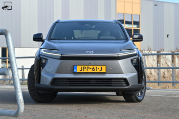 Toyota bZ4X - Recht voor