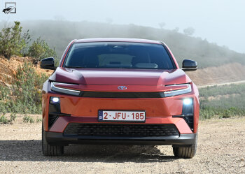 Toyota C-HR+ - Recht voor