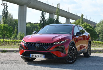 Peugeot 408 - Driekwart voor