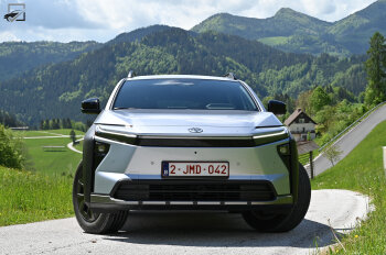 Toyota bZ4X Touring - Recht voor