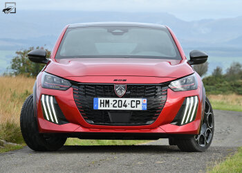Peugeot 208 - Recht voor