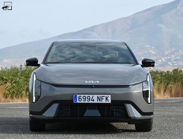 Kia EV4 Fastback - Recht voor