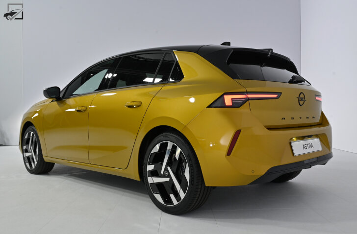 Opel Astra (Schuin achter)