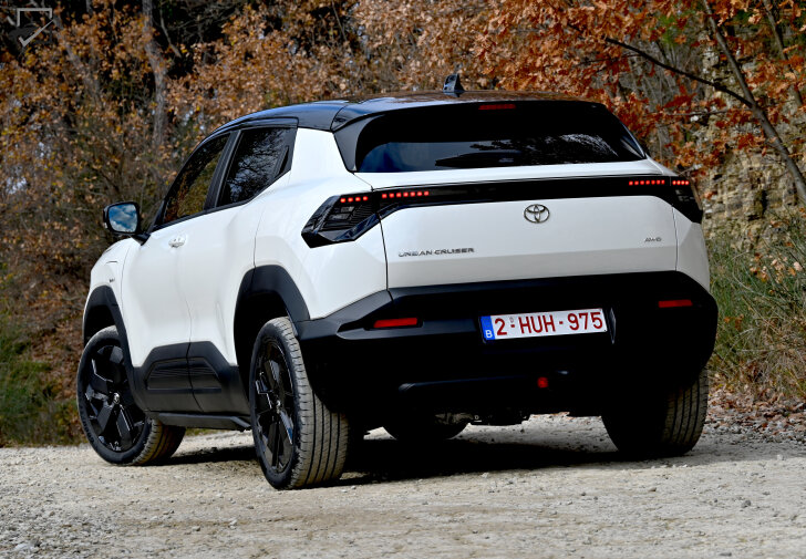 Toyota Urban Cruiser (Driekwart achter)