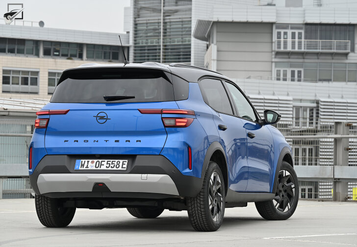 Opel Frontera (Driekwart achter)