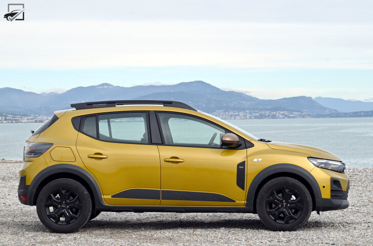 Dacia Sandero Stepway (Zijkant)