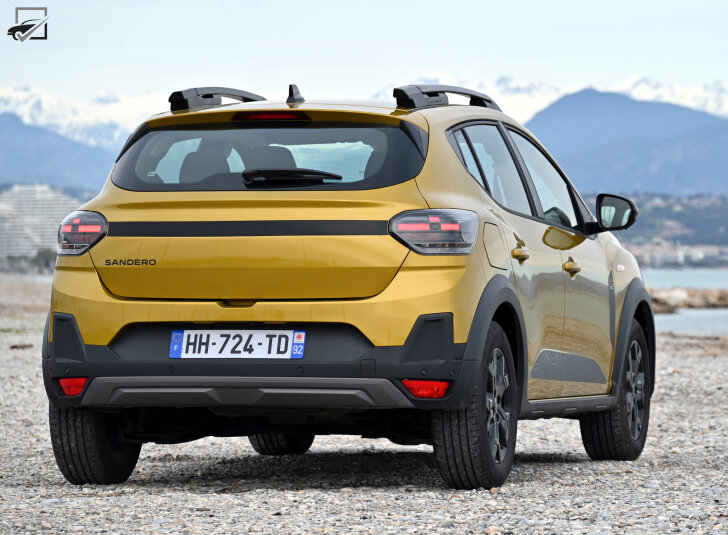 Dacia Sandero Stepway (Schuin achter)