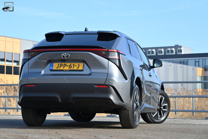 Toyota bZ4X (Driekwart achter)