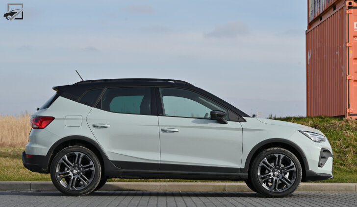 Seat Arona (Zijkant)