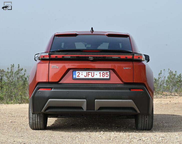 Toyota C-HR+ (Recht achter)