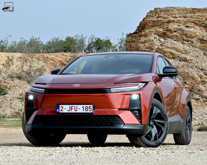 Toyota C-HR+ (Driekwart voor)