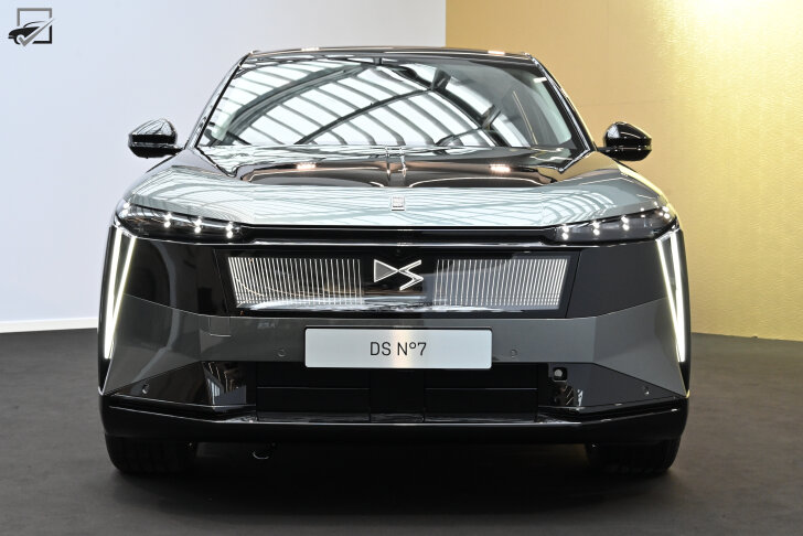 DS No7 (Recht voor)