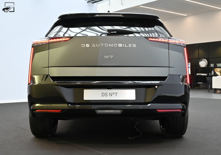 DS No7 (Recht achter)