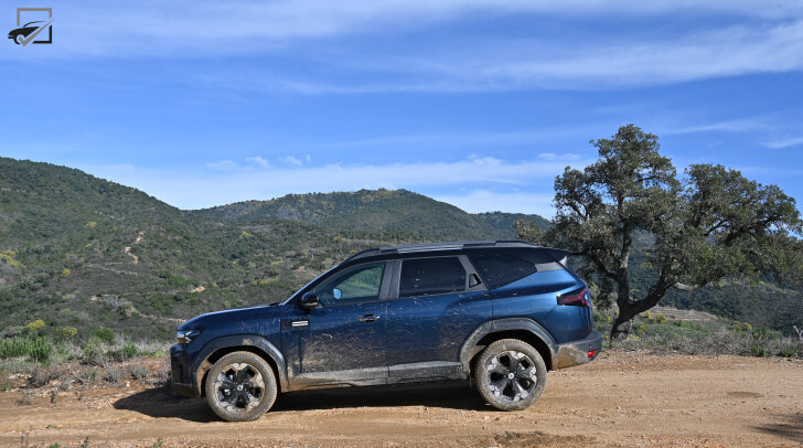 Dacia Bigster (Zijkant)