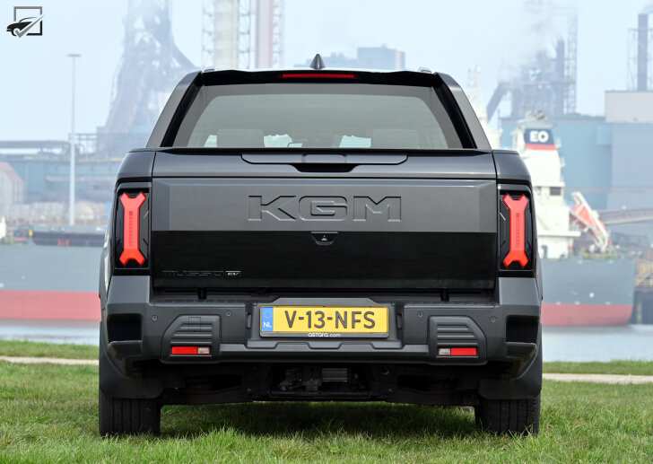 KGM Musso (Recht achter)