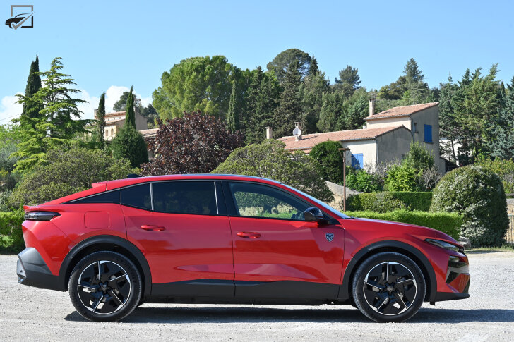 Peugeot 408 (Zijkant)