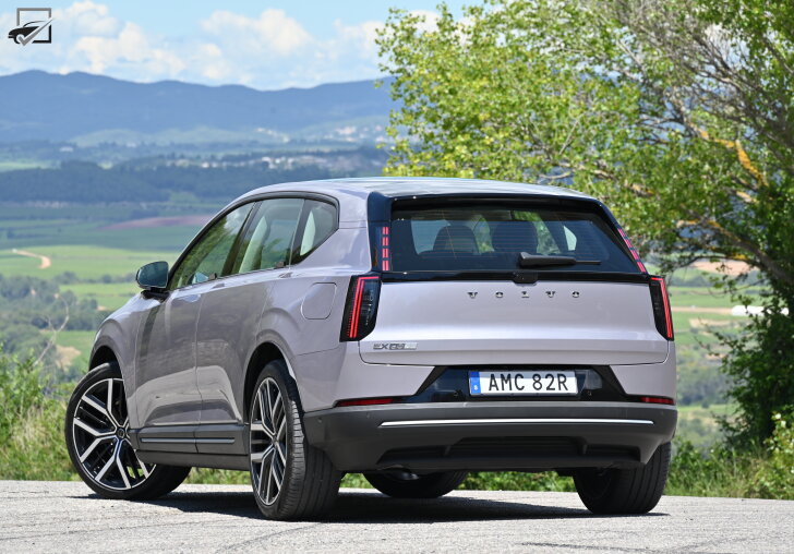 Volvo EX60 (Driekwart achter)